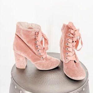 Kenneth Cole Reaction Corrine Velvet Ankle Boots Blush Pink Lace Up Heel…